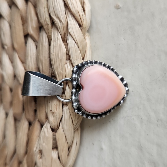 Adorable NWOT Native American Navajo Pink Conch Heart Pendant 💗🐚 - Picture 6 of 8